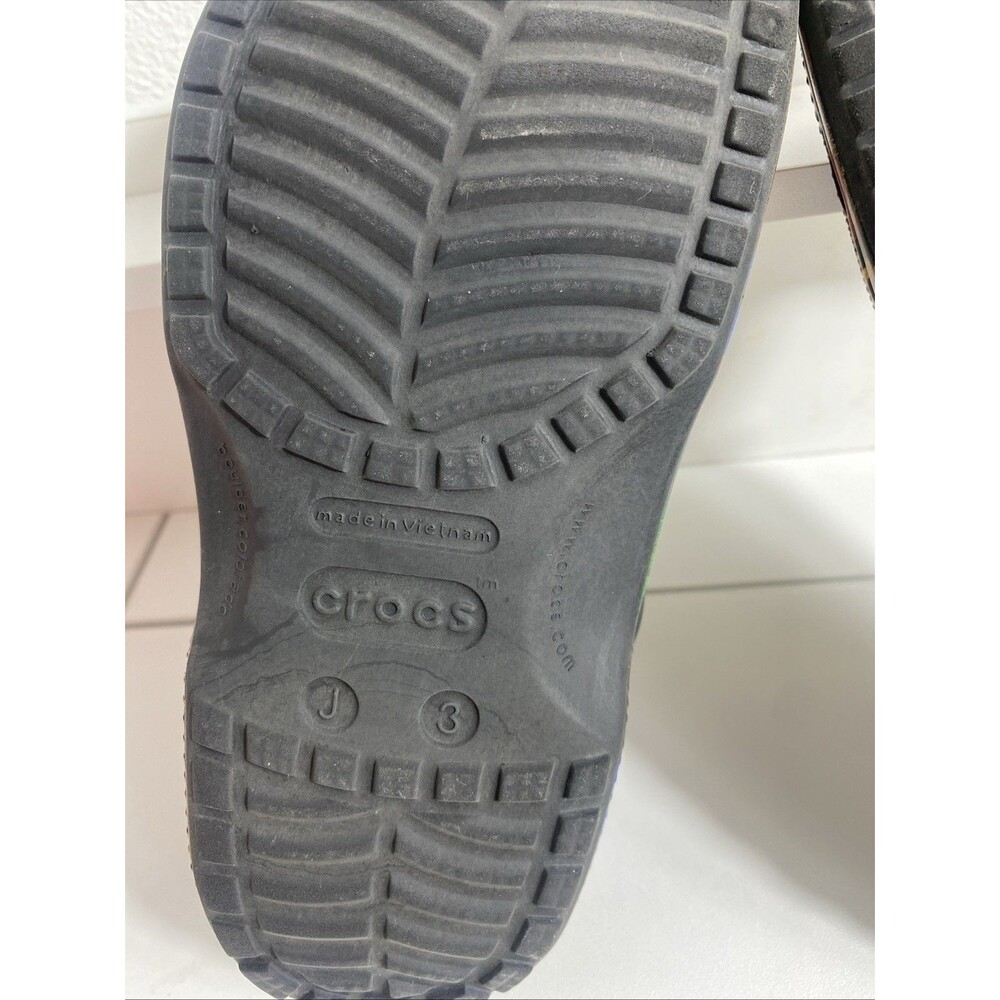 Crocs Kids' Classic Marvel Avengers Clogs size 3 - Picture 10 of 16